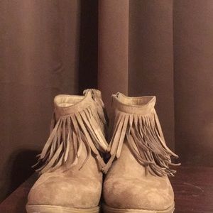 Charlotte Russe size 9 ankle boot w/ fringe
